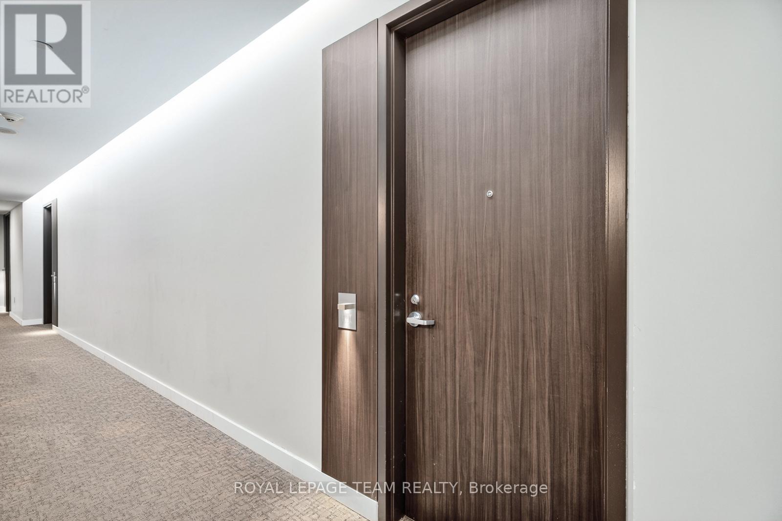 1111 - 111 Champagne Avenue