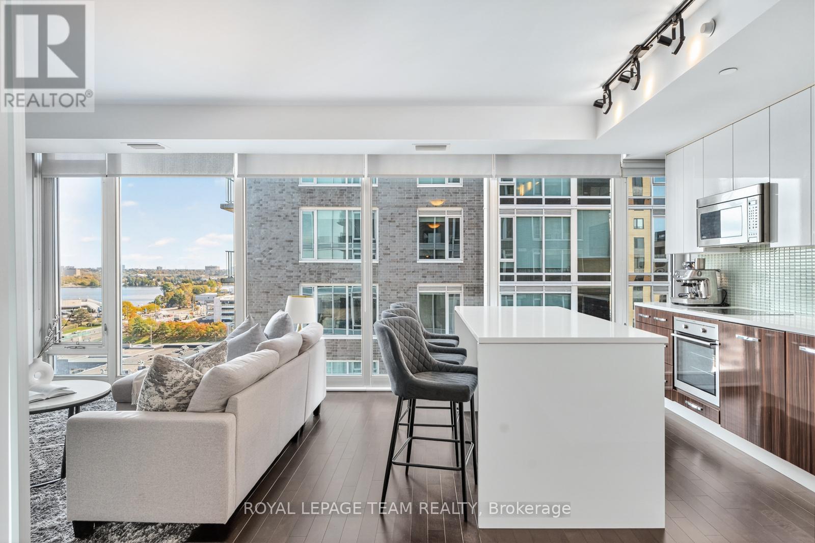 1111 - 111 Champagne Avenue