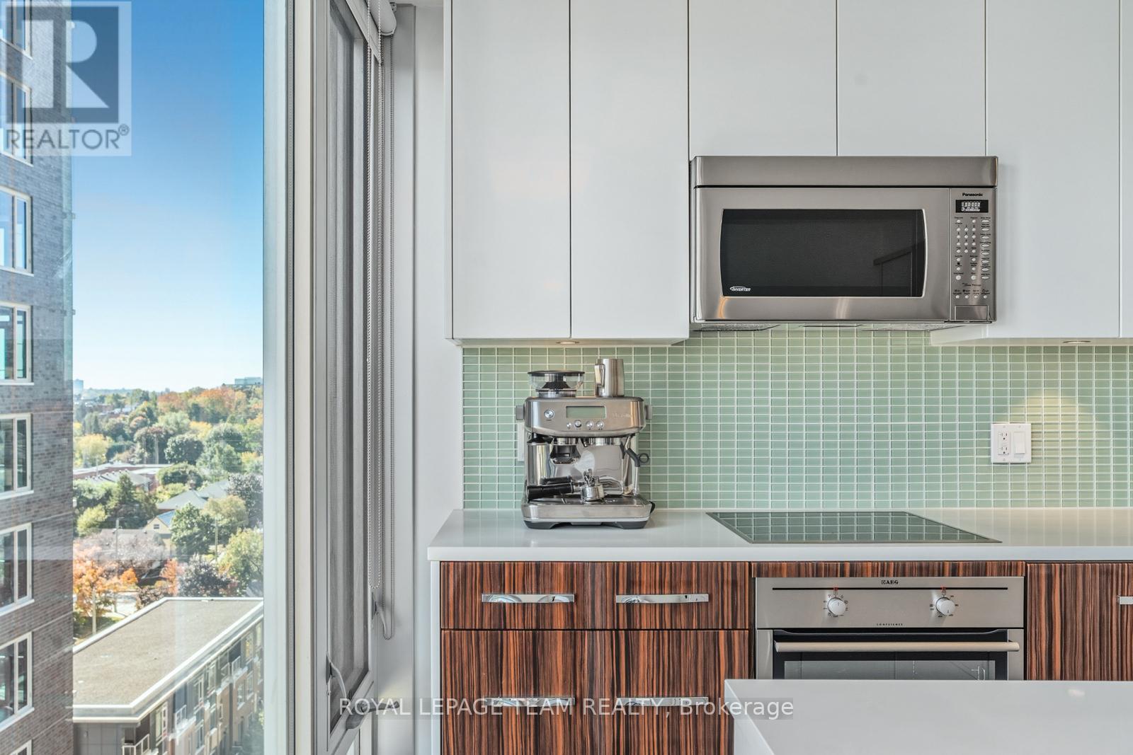 1111 - 111 Champagne Avenue
