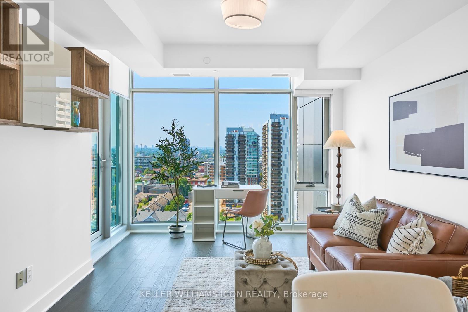 1707 - 255 Bay Street