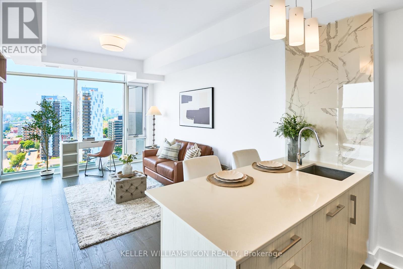1707 - 255 Bay Street
