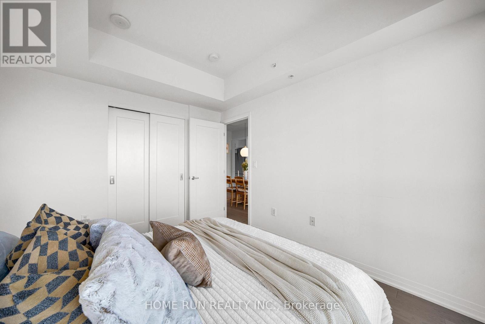 1903 - 805 Carling Avenue