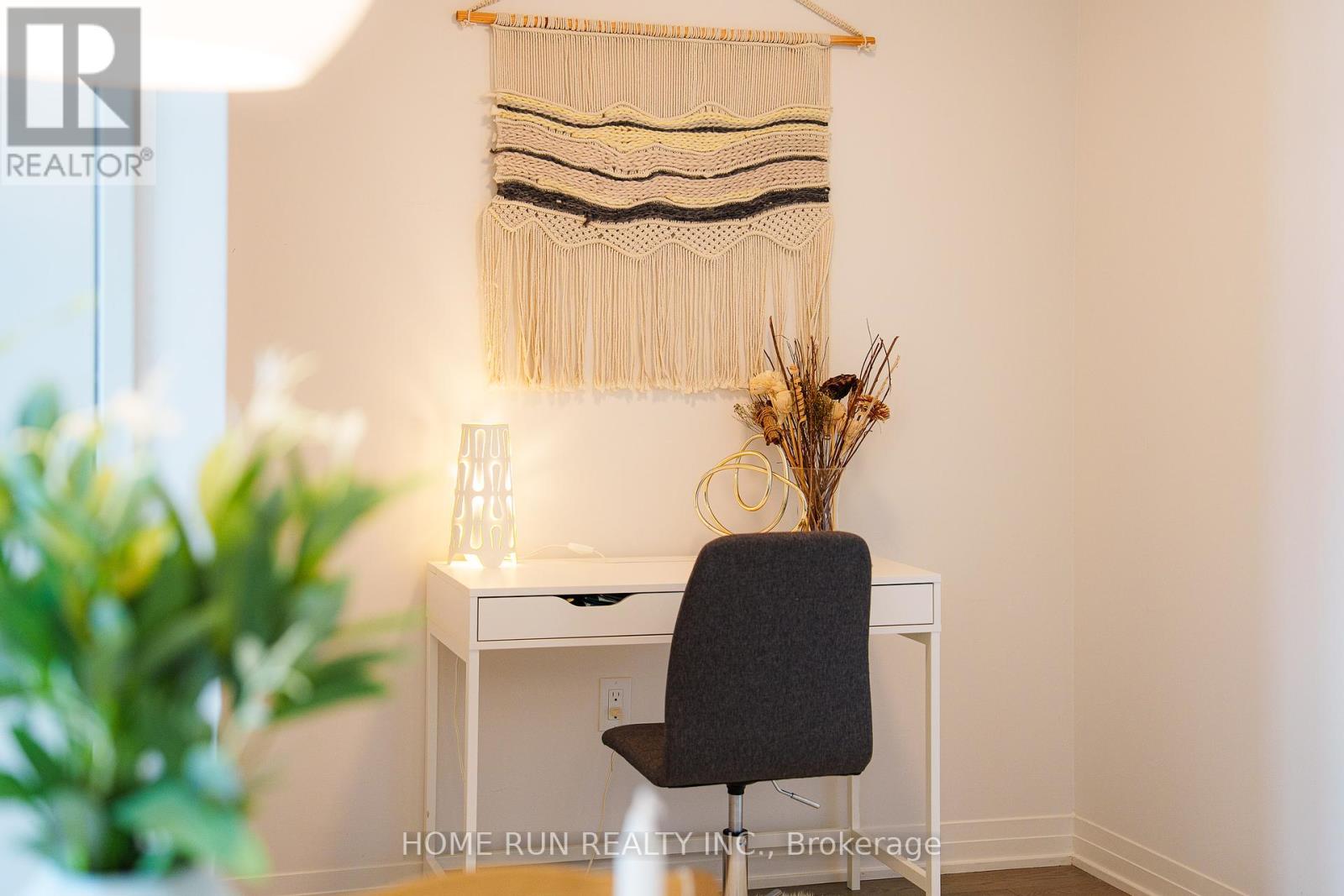 1903 - 805 Carling Avenue