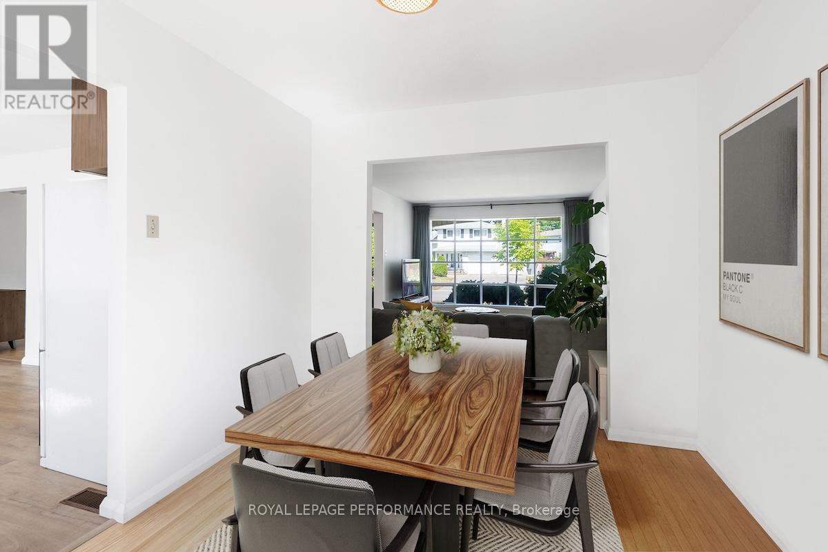 33 Woodview Crescent