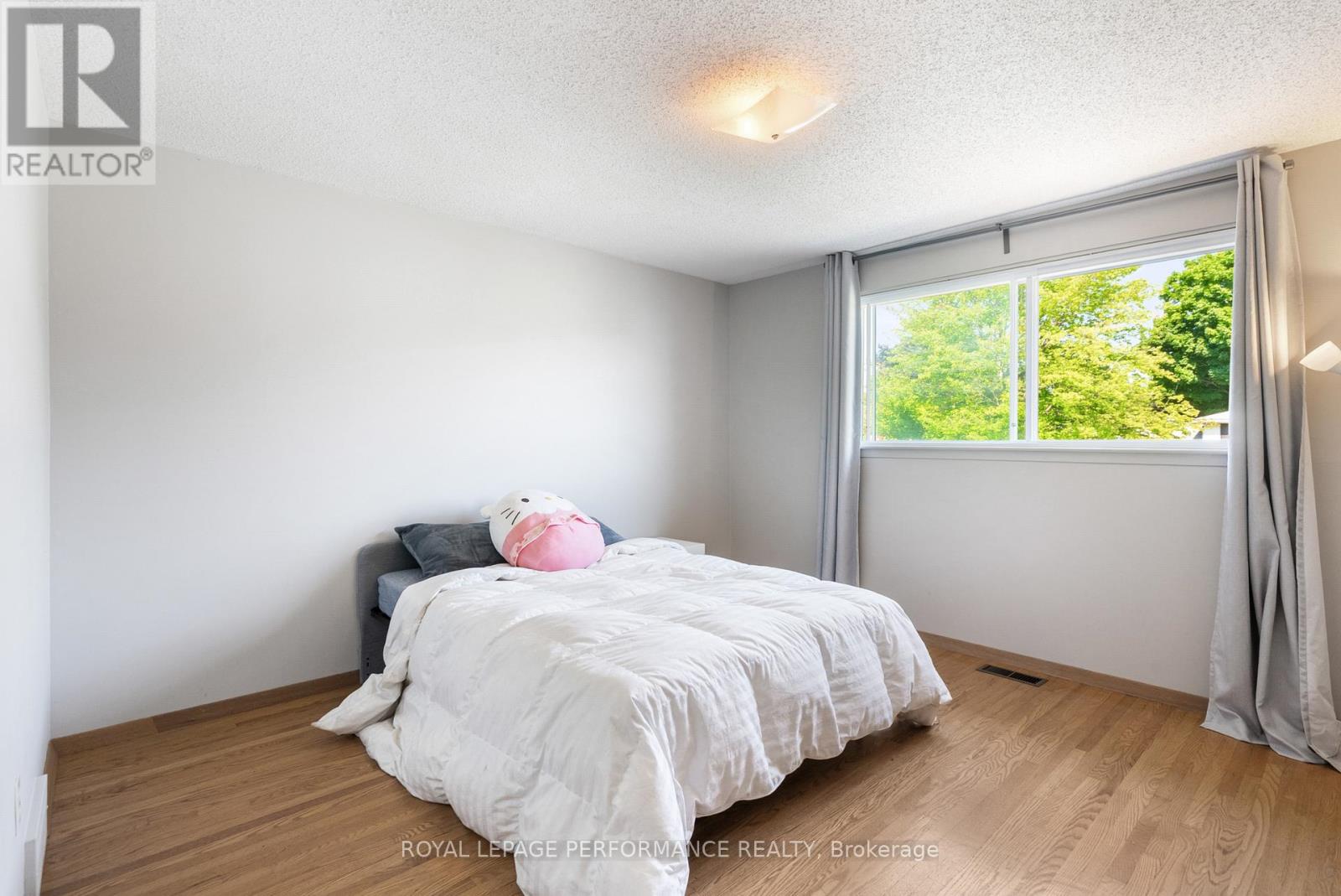 33 Woodview Crescent
