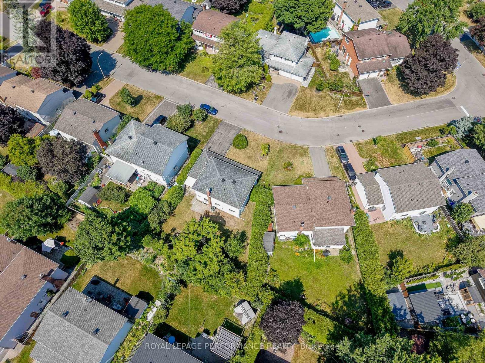 33 Woodview Crescent