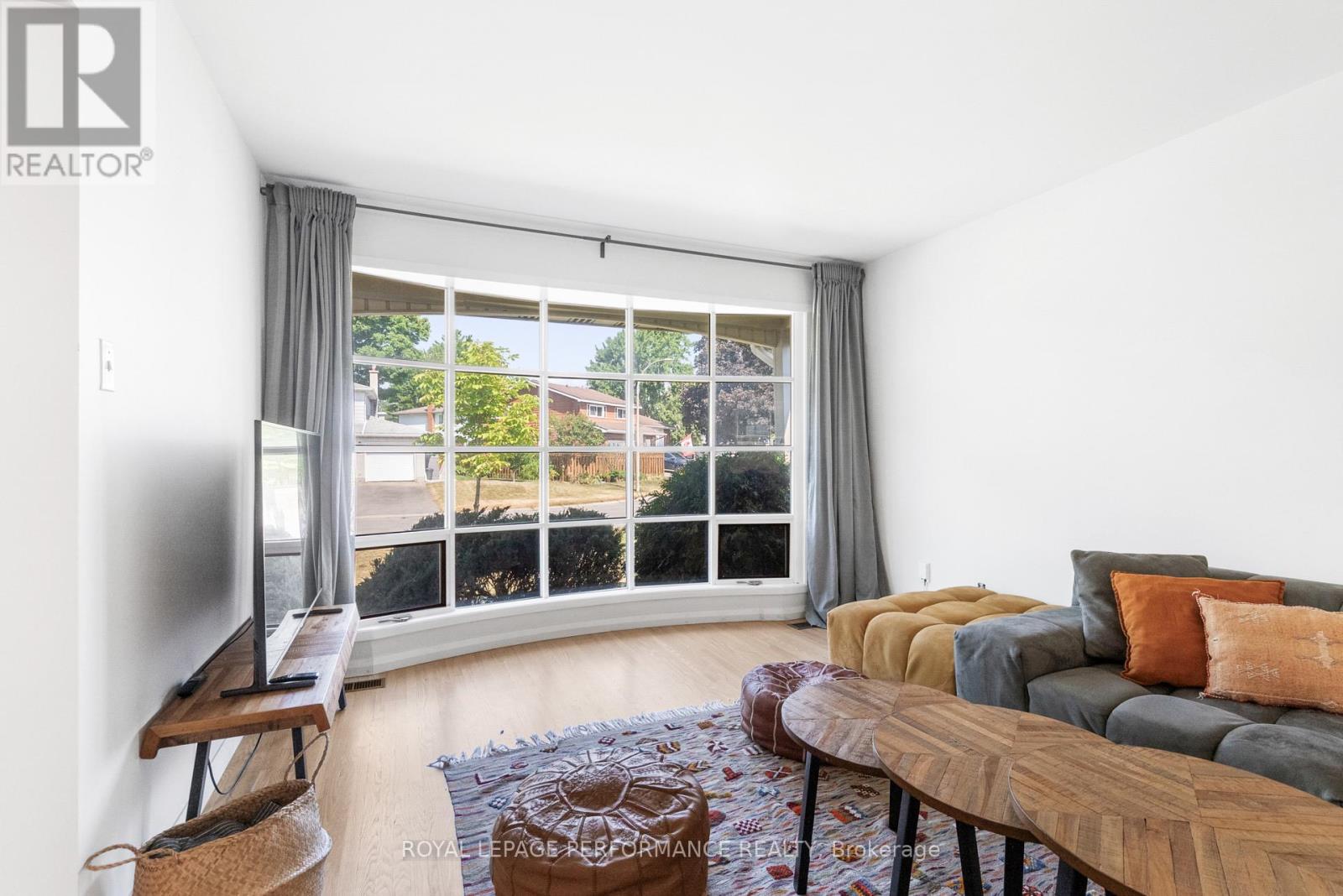 33 Woodview Crescent