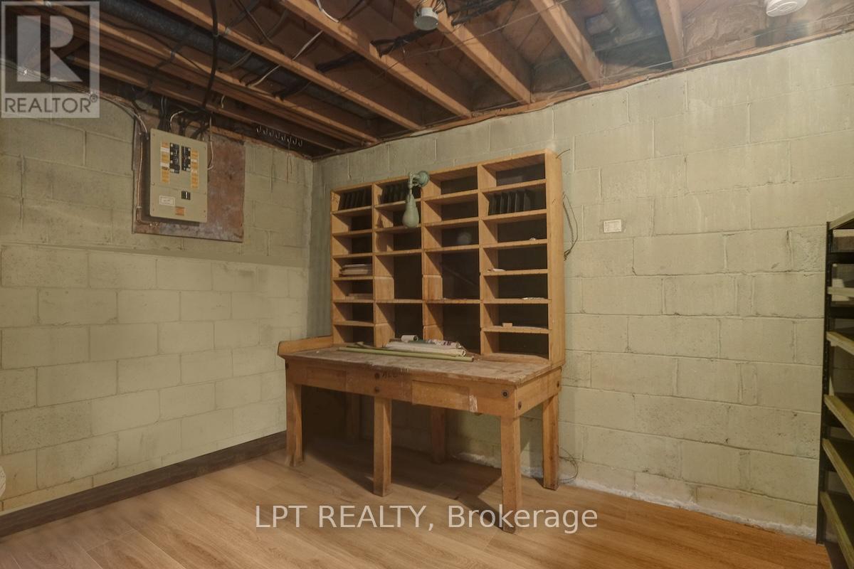 151 Oakridge Boulevard
