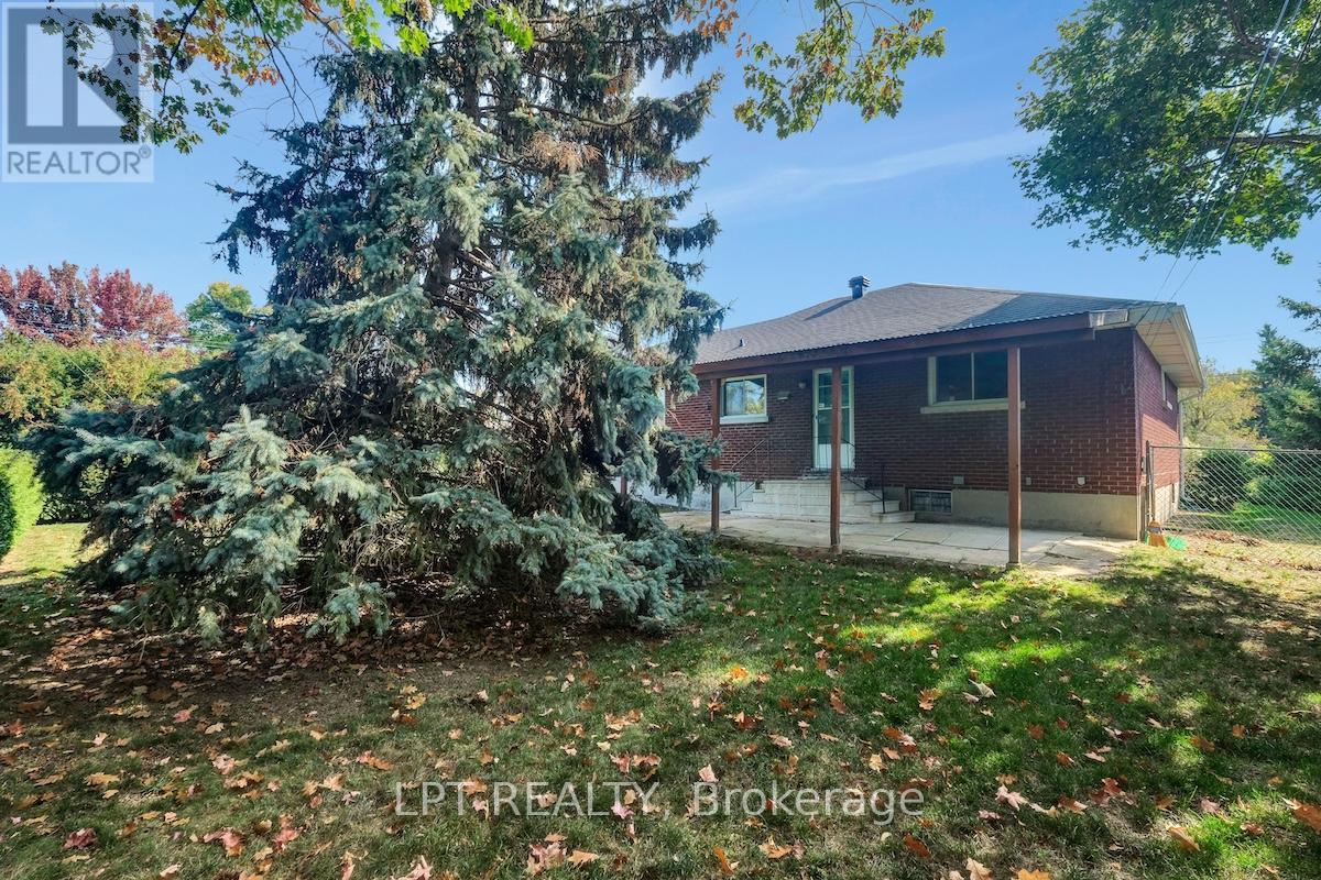 151 Oakridge Boulevard