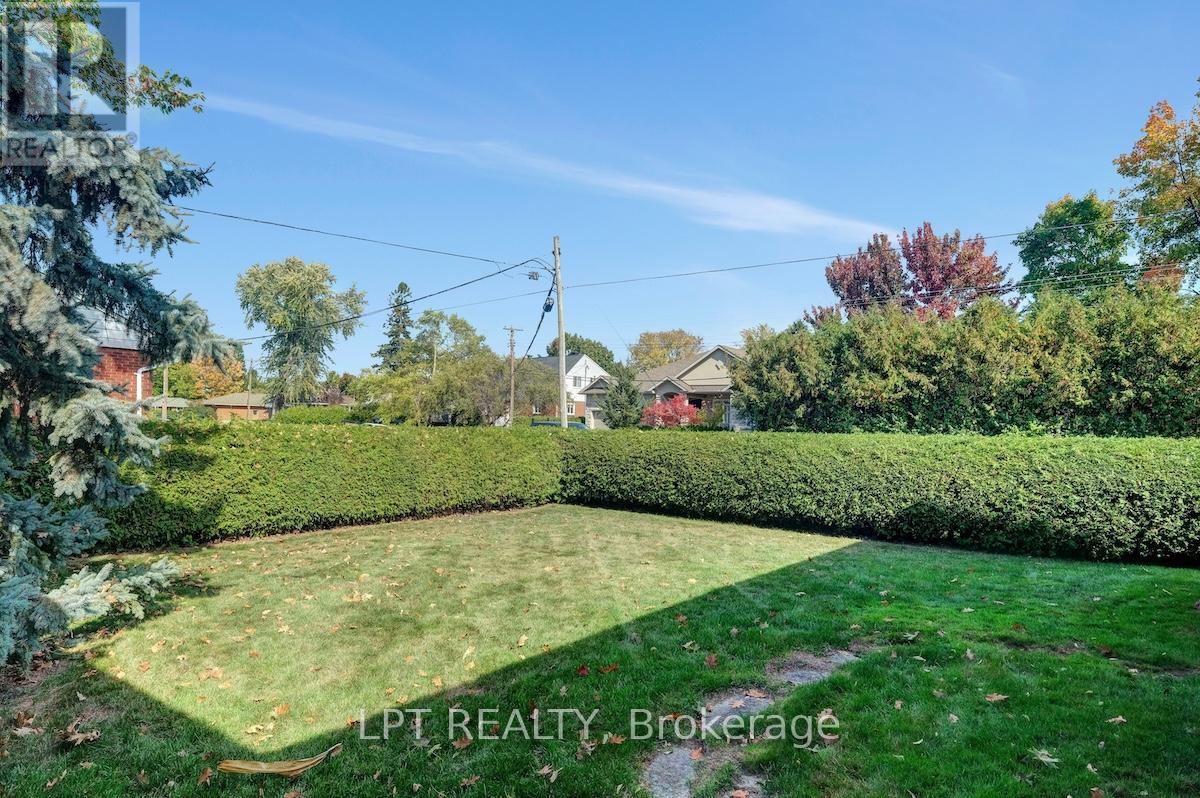 151 Oakridge Boulevard