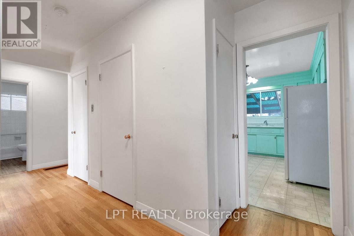 151 Oakridge Boulevard