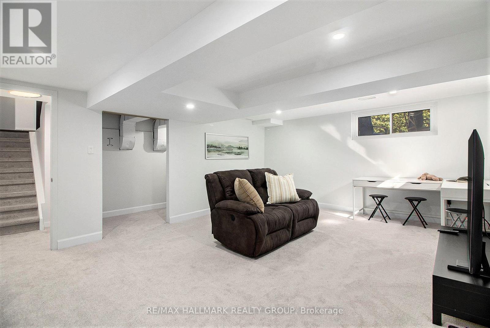 1118 Chateau Crescent