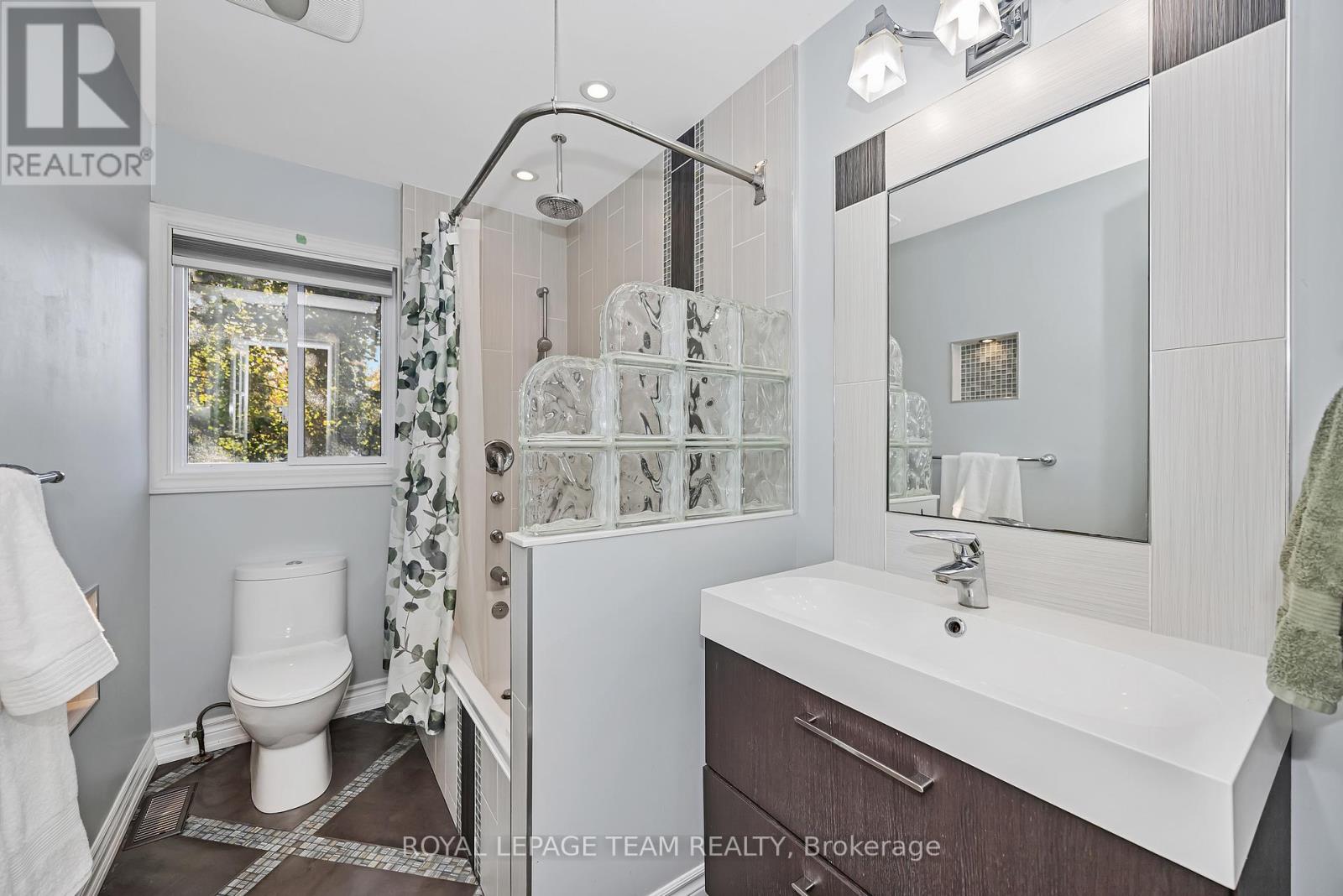 1115 Des Cerisiers Street