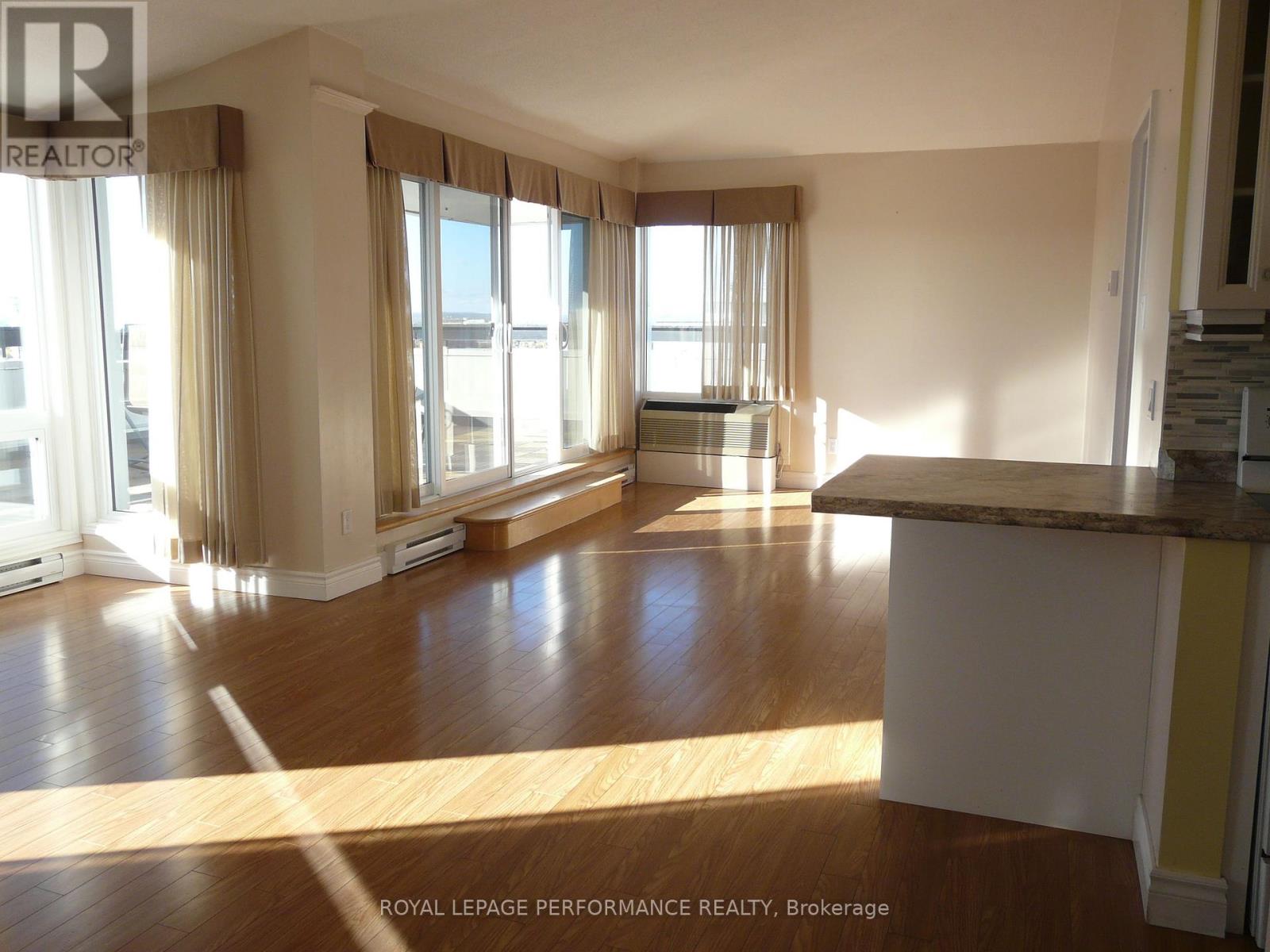 Penthouse 2 - 158c Mcarthur Avenue