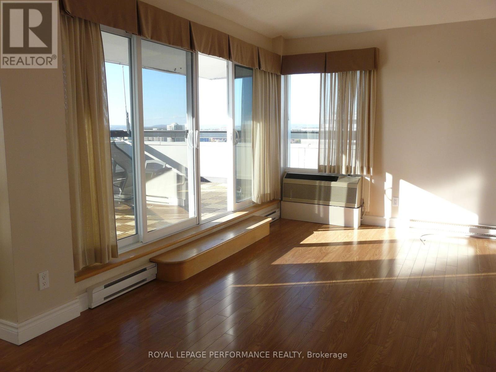 Penthouse 2 - 158c Mcarthur Avenue