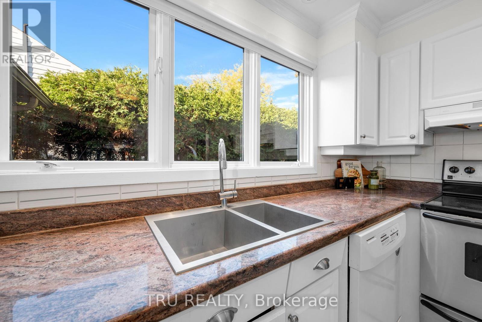 189 St Laurent Boulevard