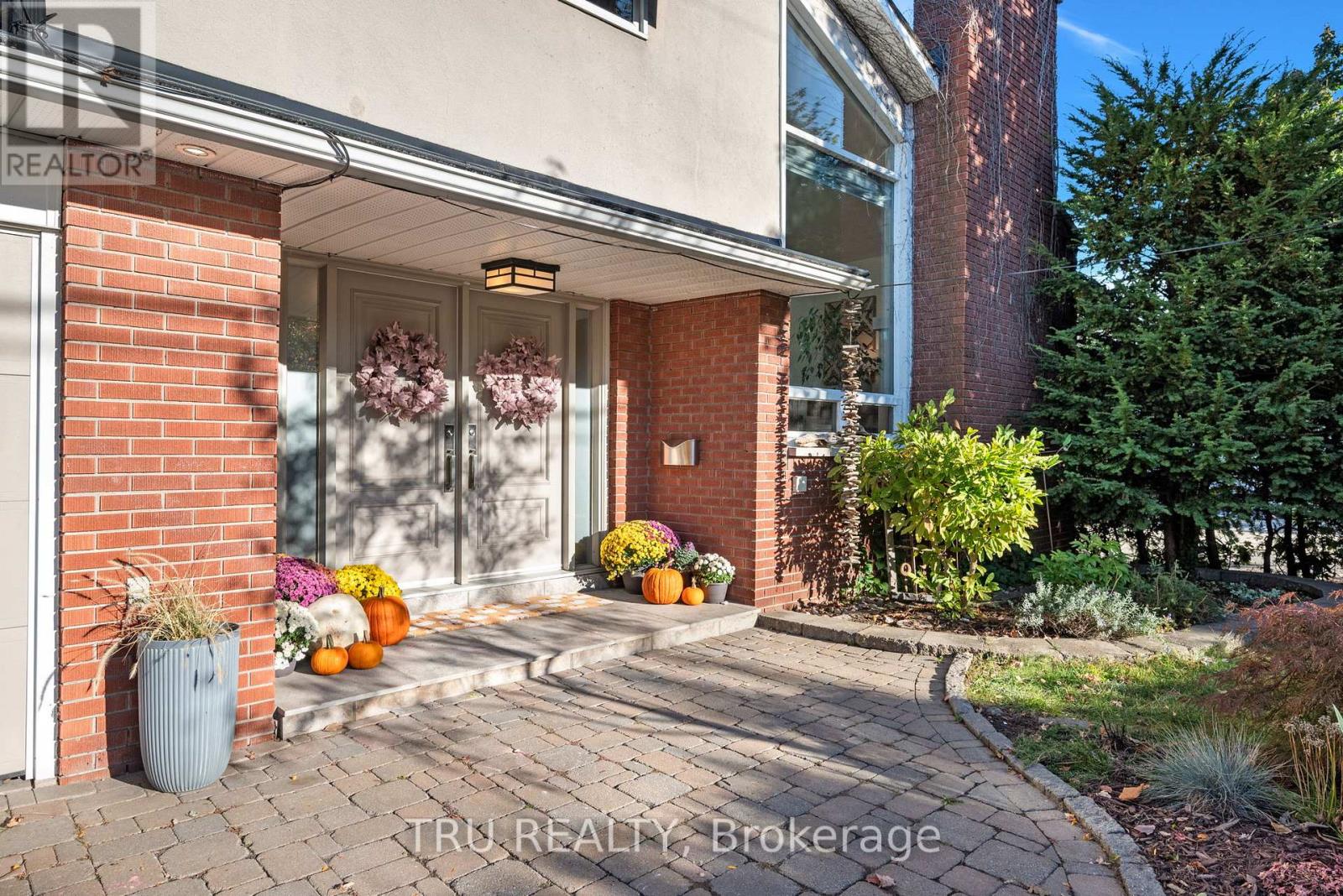 189 St Laurent Boulevard