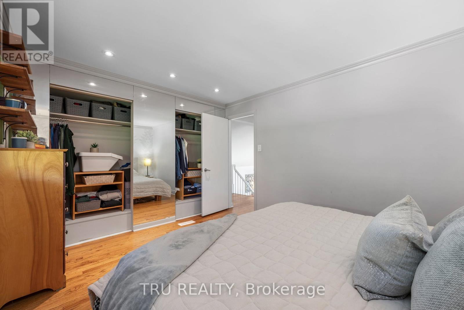 189 St Laurent Boulevard