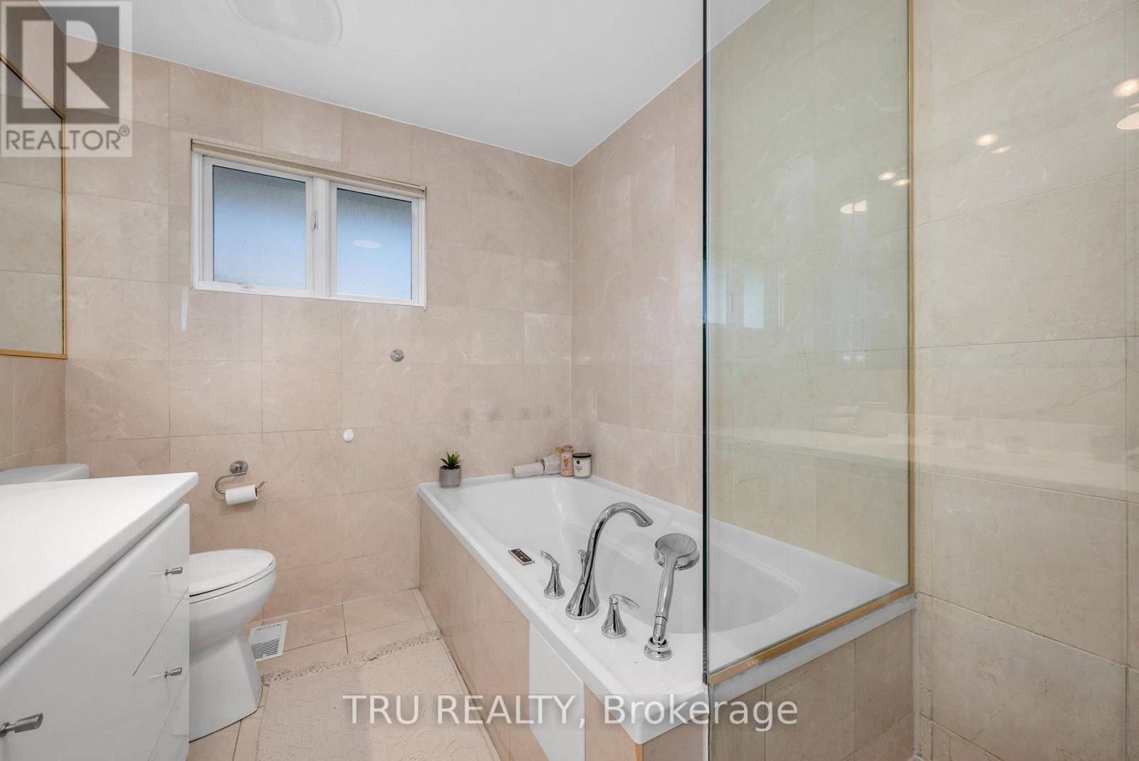 189 St Laurent Boulevard