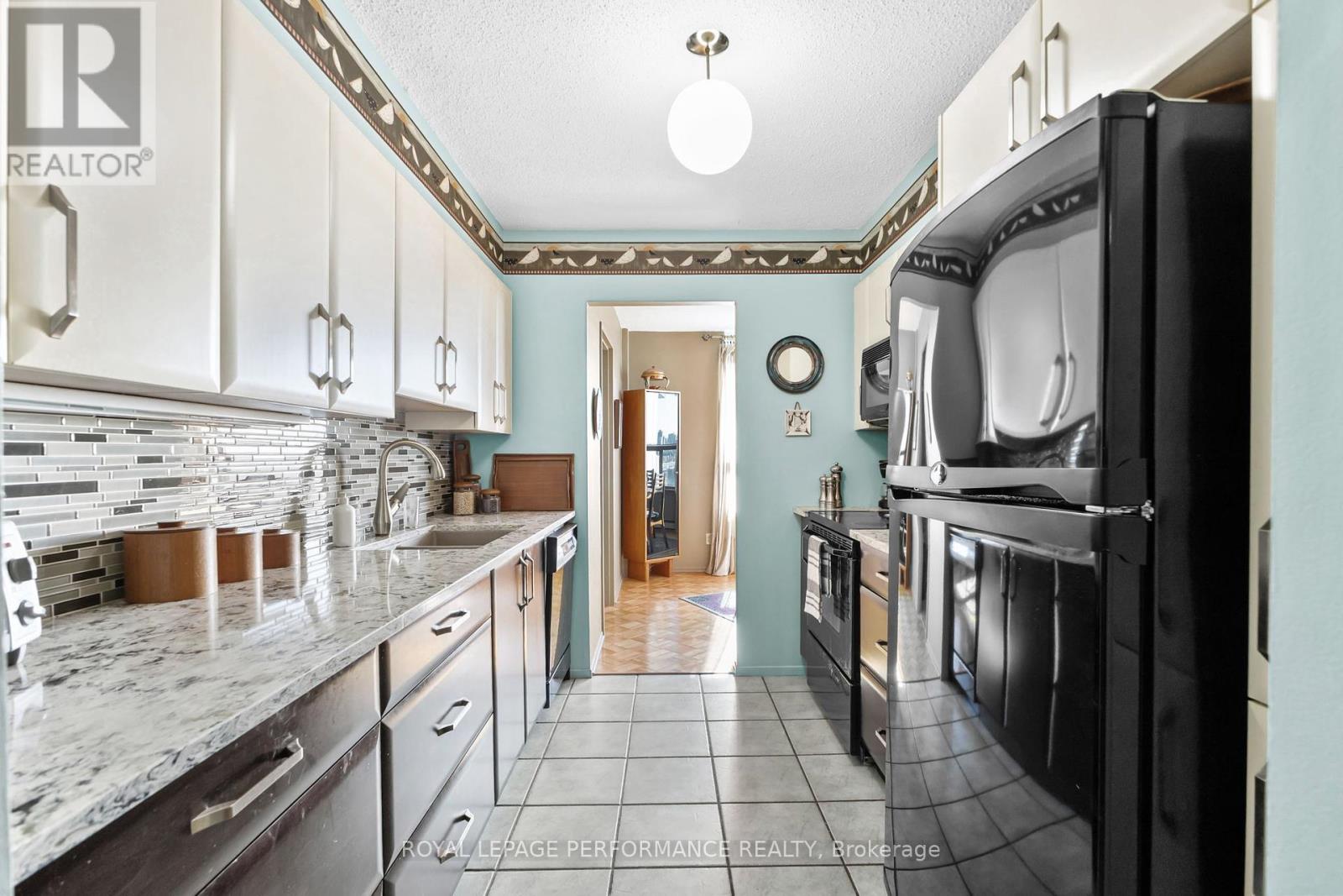 1610 - 200 Lafontaine Avenue