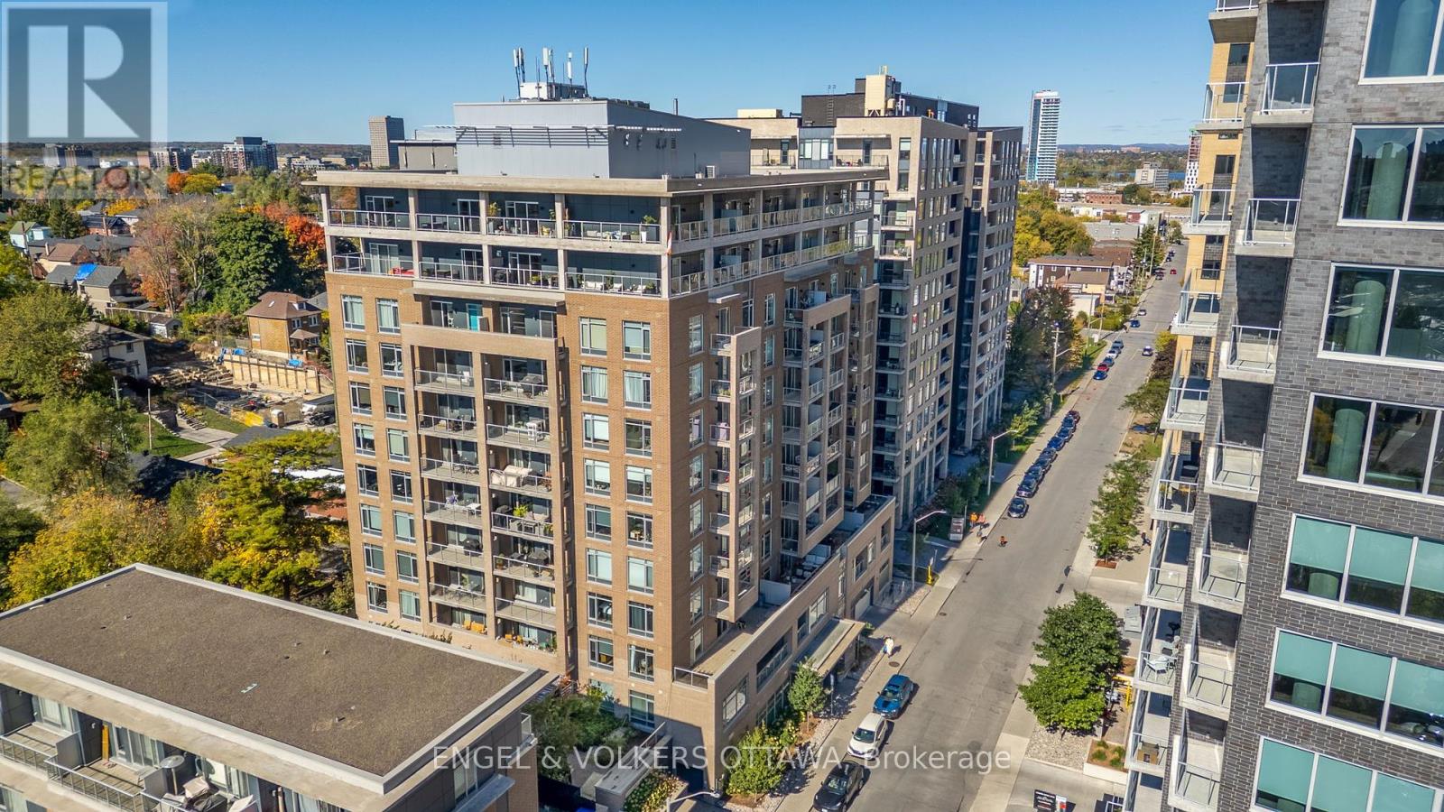 207 - 100 Champagne Avenue S