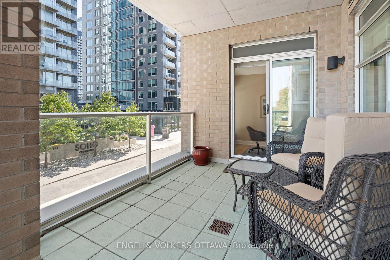 207 - 100 Champagne Avenue S