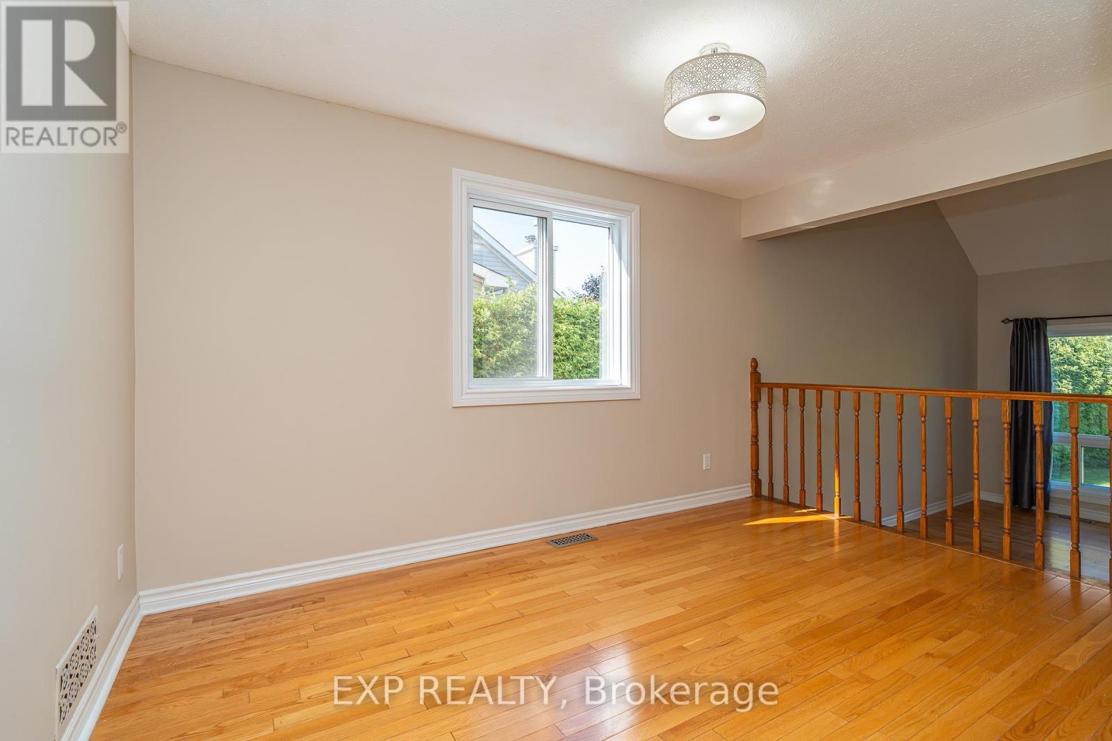 32 Maple View Crescent