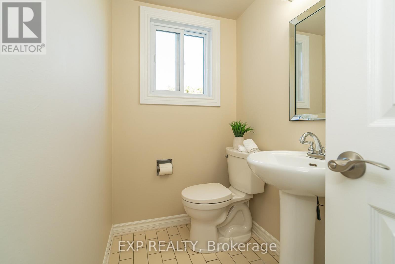 32 Maple View Crescent