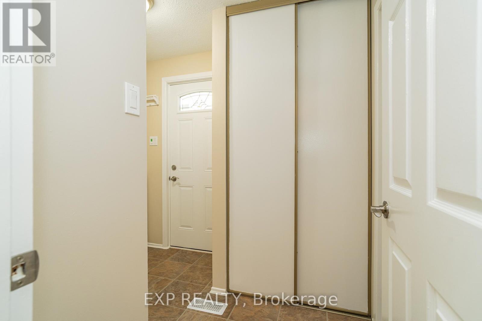 32 Maple View Crescent