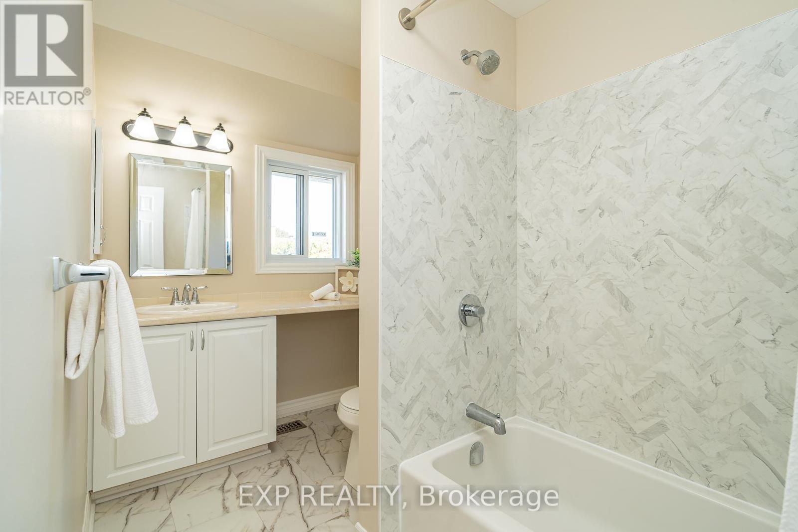 32 Maple View Crescent