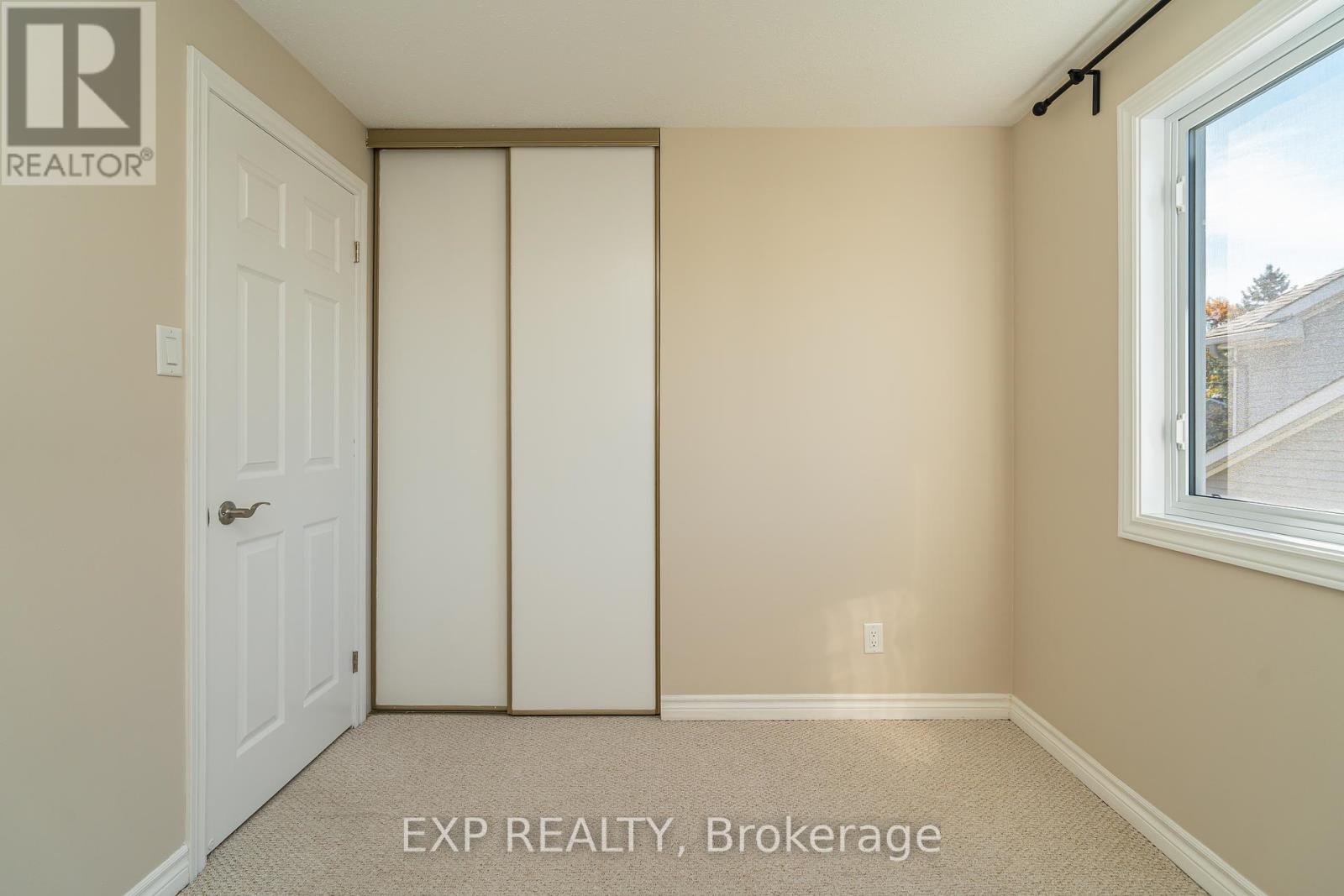 32 Maple View Crescent