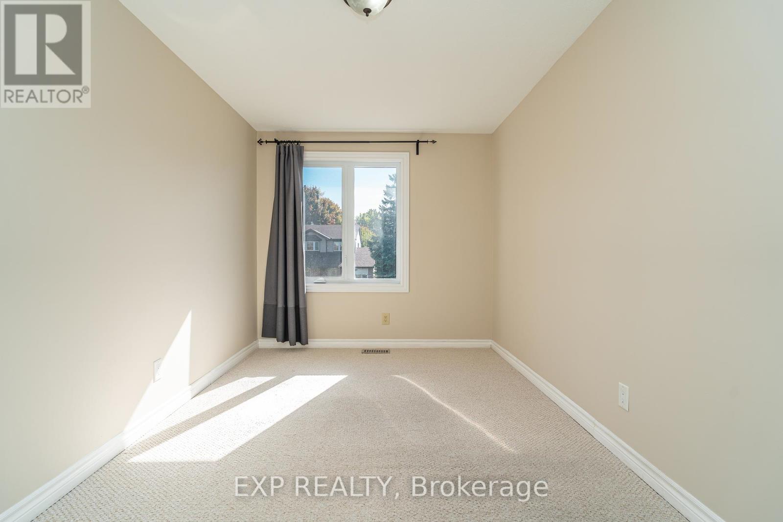32 Maple View Crescent