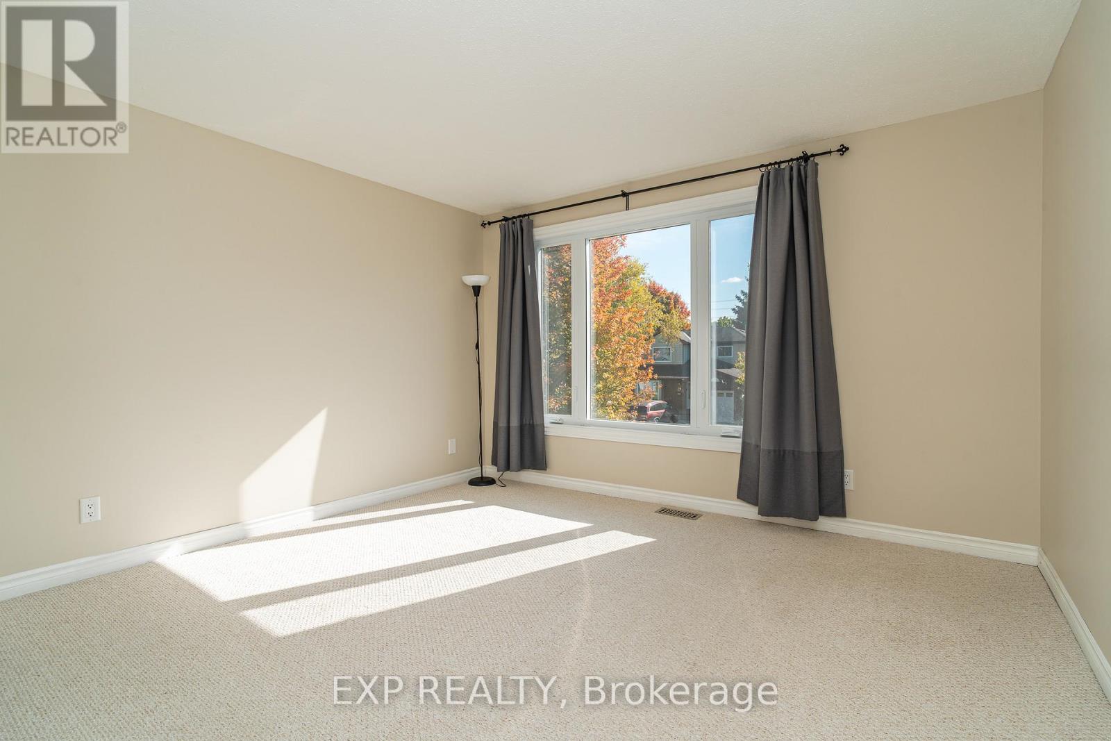 32 Maple View Crescent