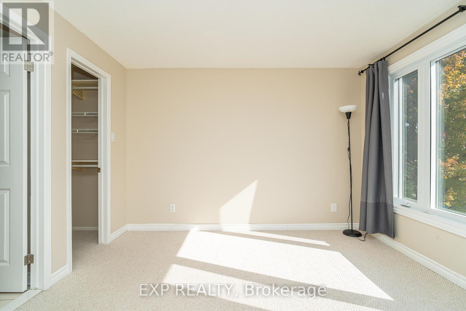 32 Maple View Crescent