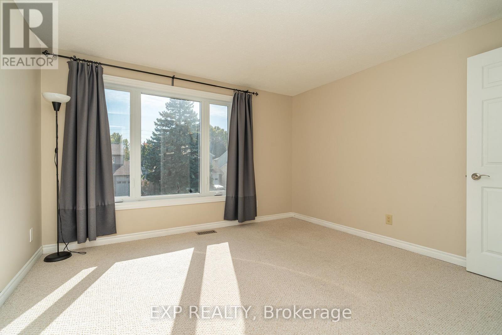 32 Maple View Crescent