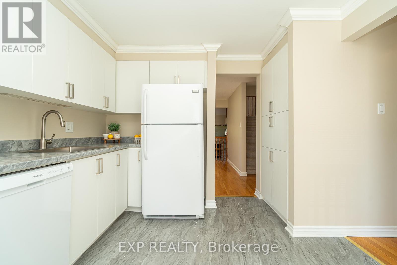 32 Maple View Crescent
