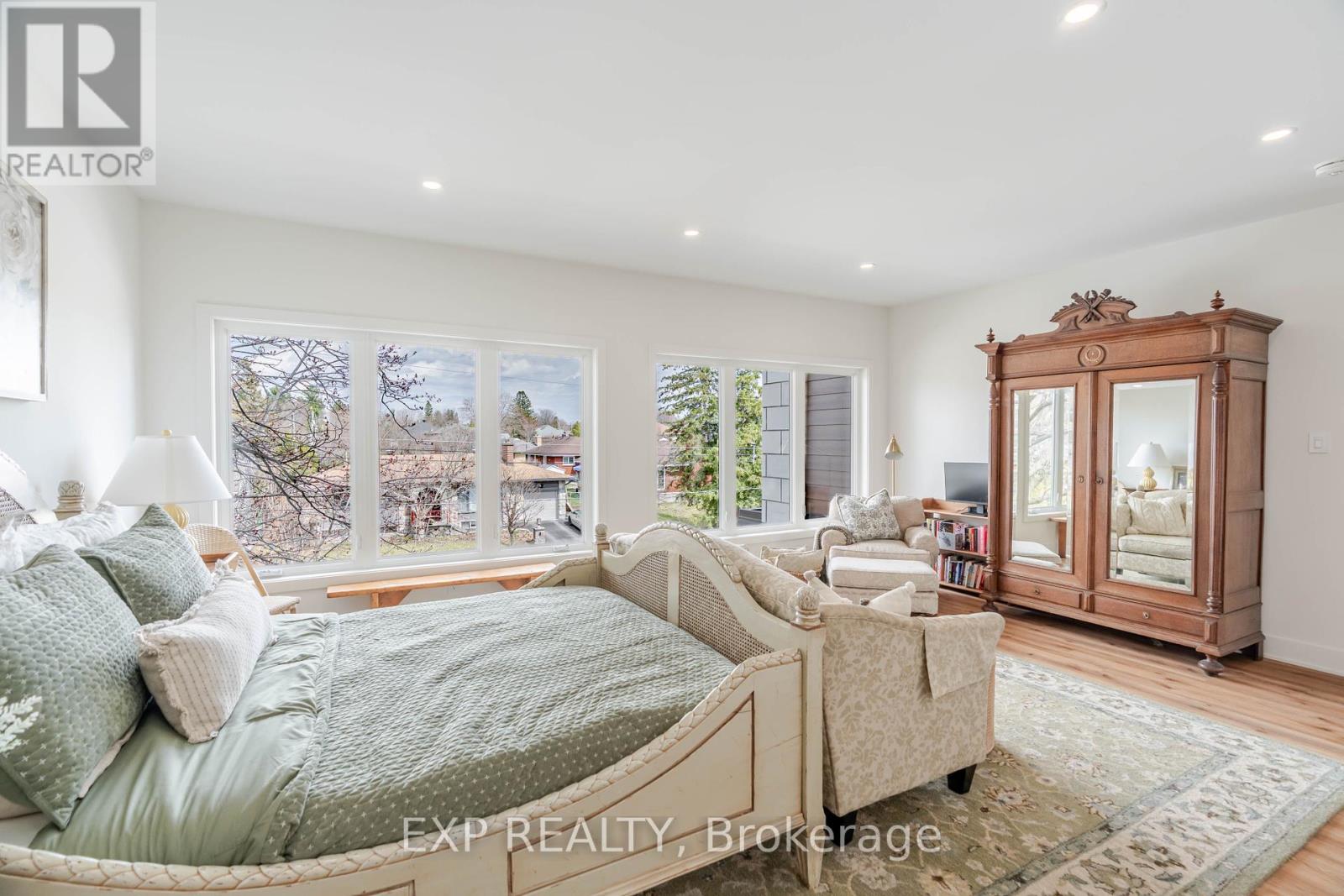 12a Viewmount Drive