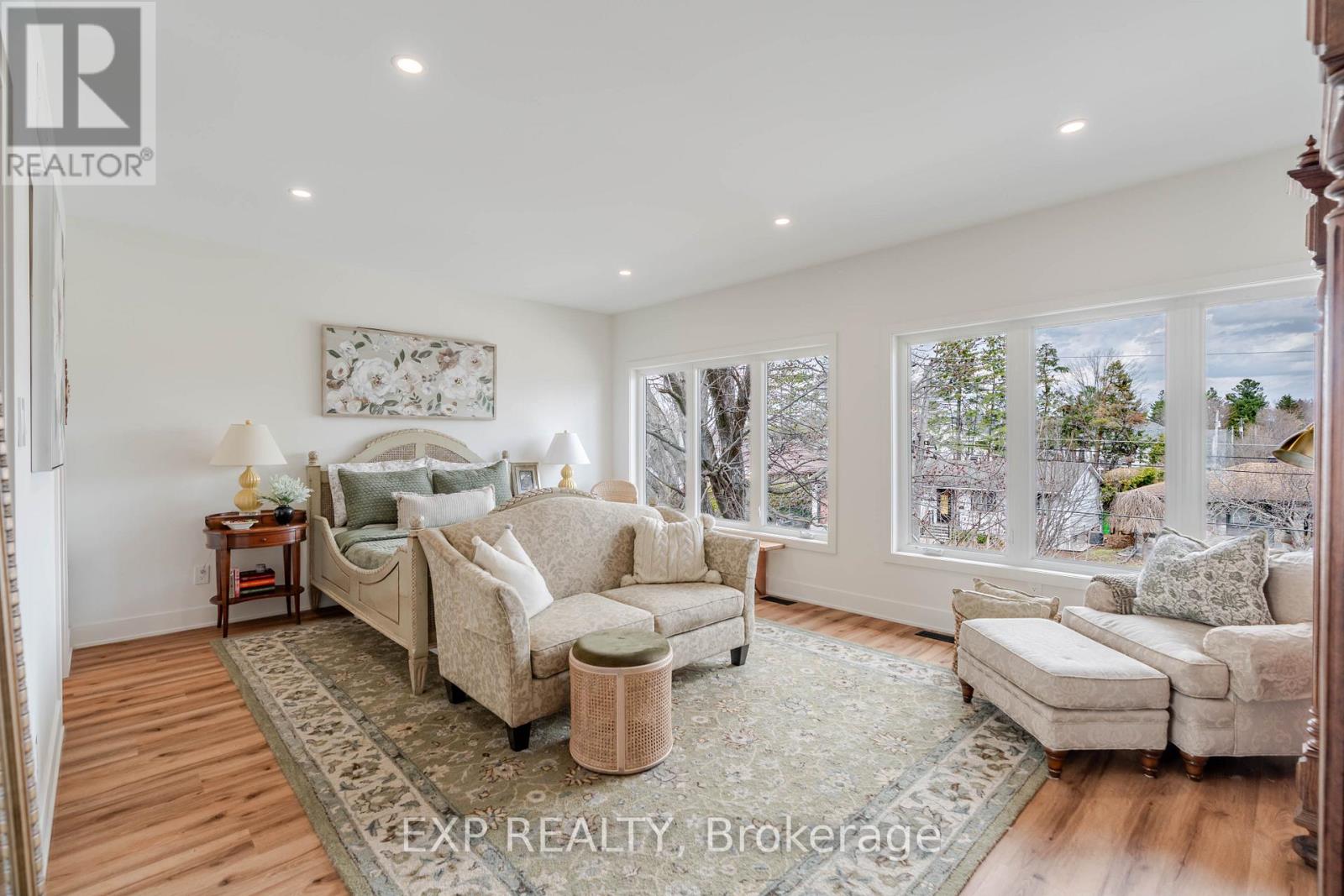 12a Viewmount Drive