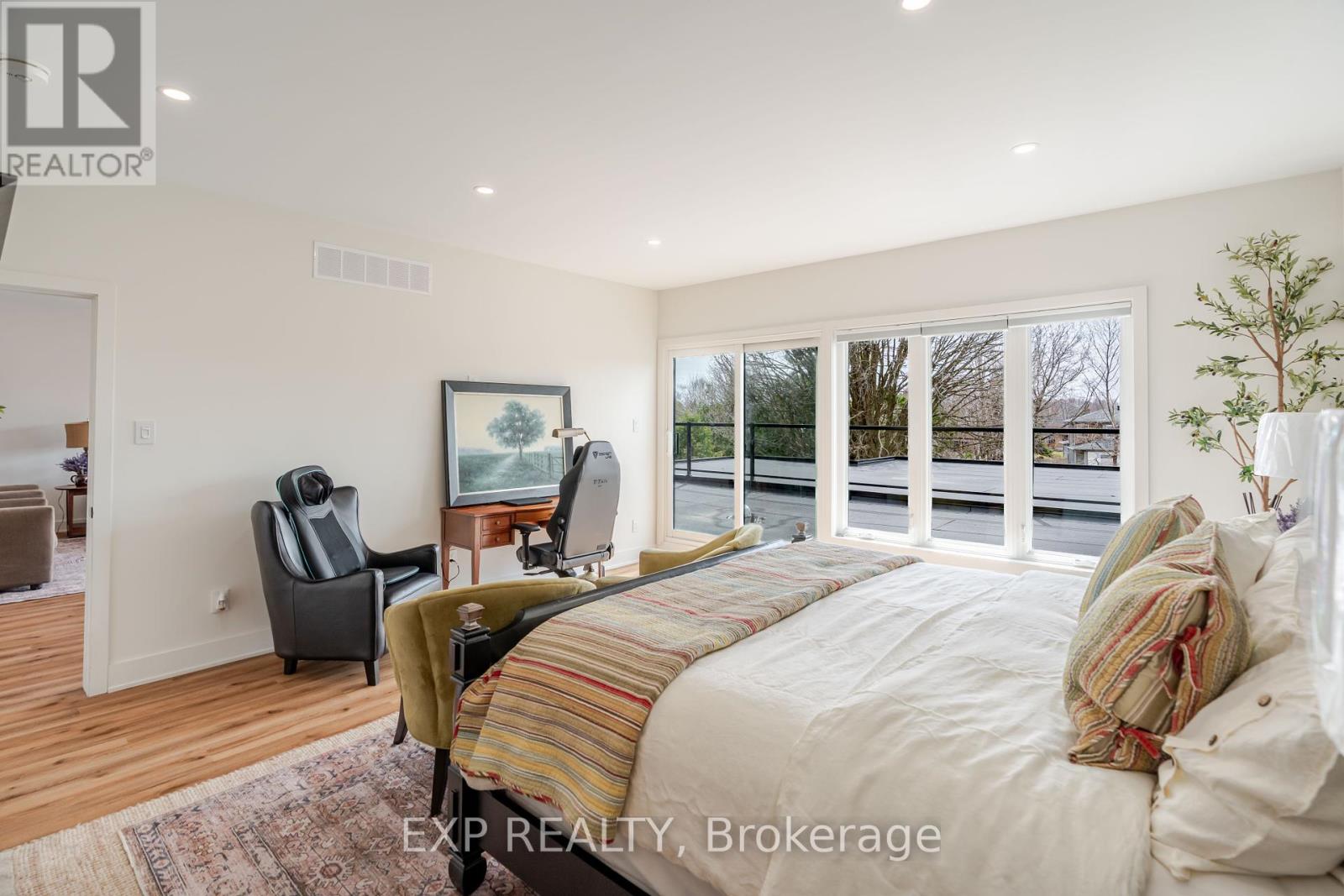 12a Viewmount Drive