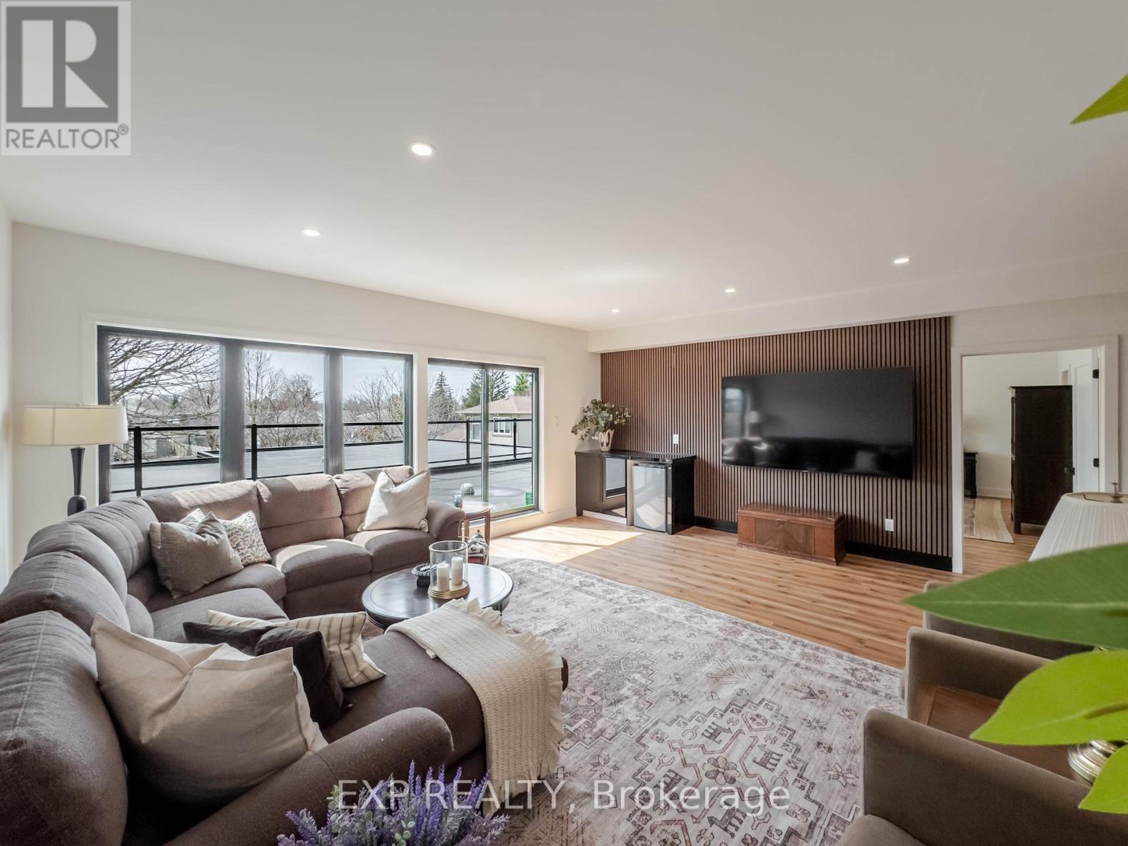 12a Viewmount Drive