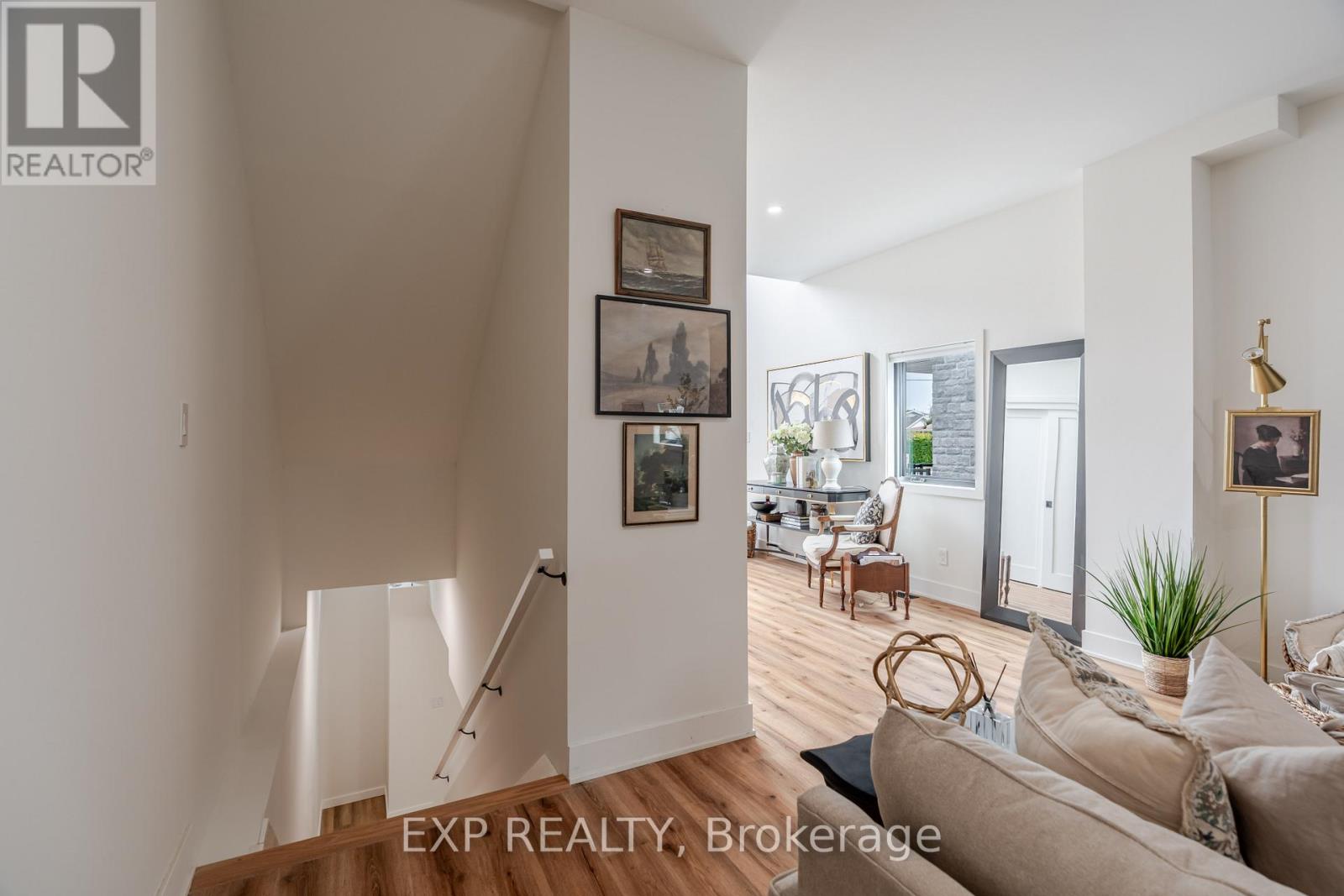 12a Viewmount Drive