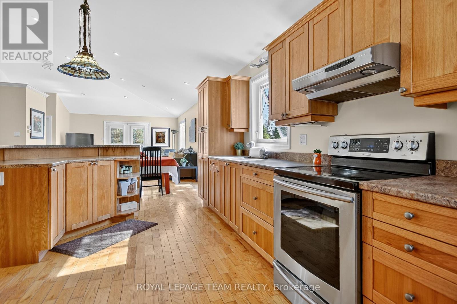 380 Brunton Side Rd, R.r. #3 Side Road