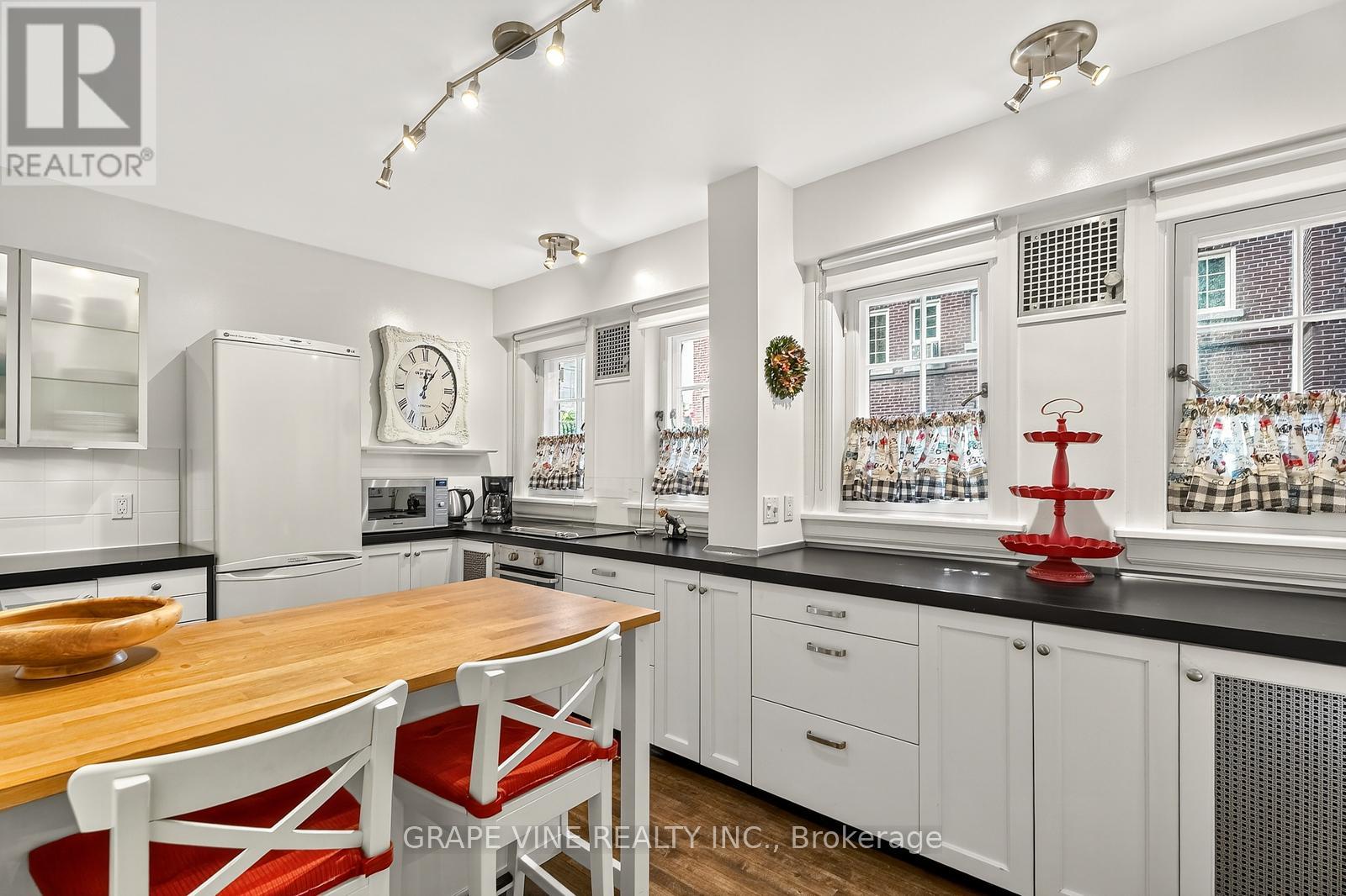 1d - 260 Metcalfe Street