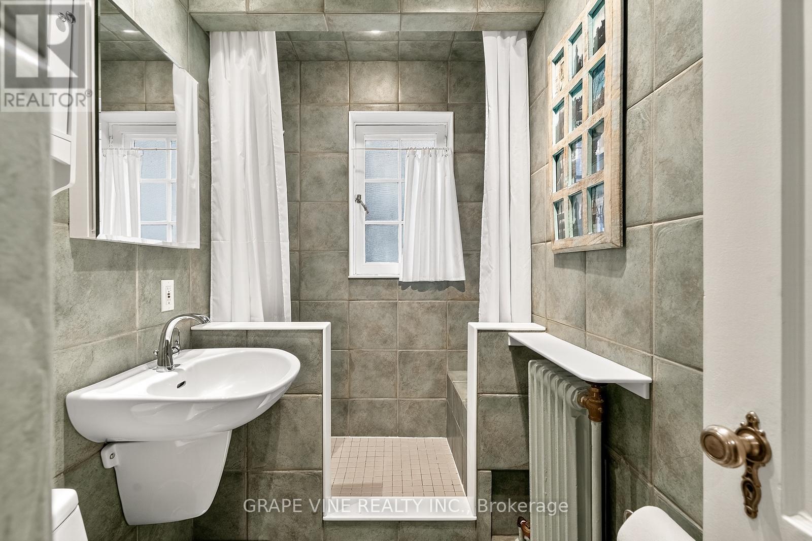 1d - 260 Metcalfe Street
