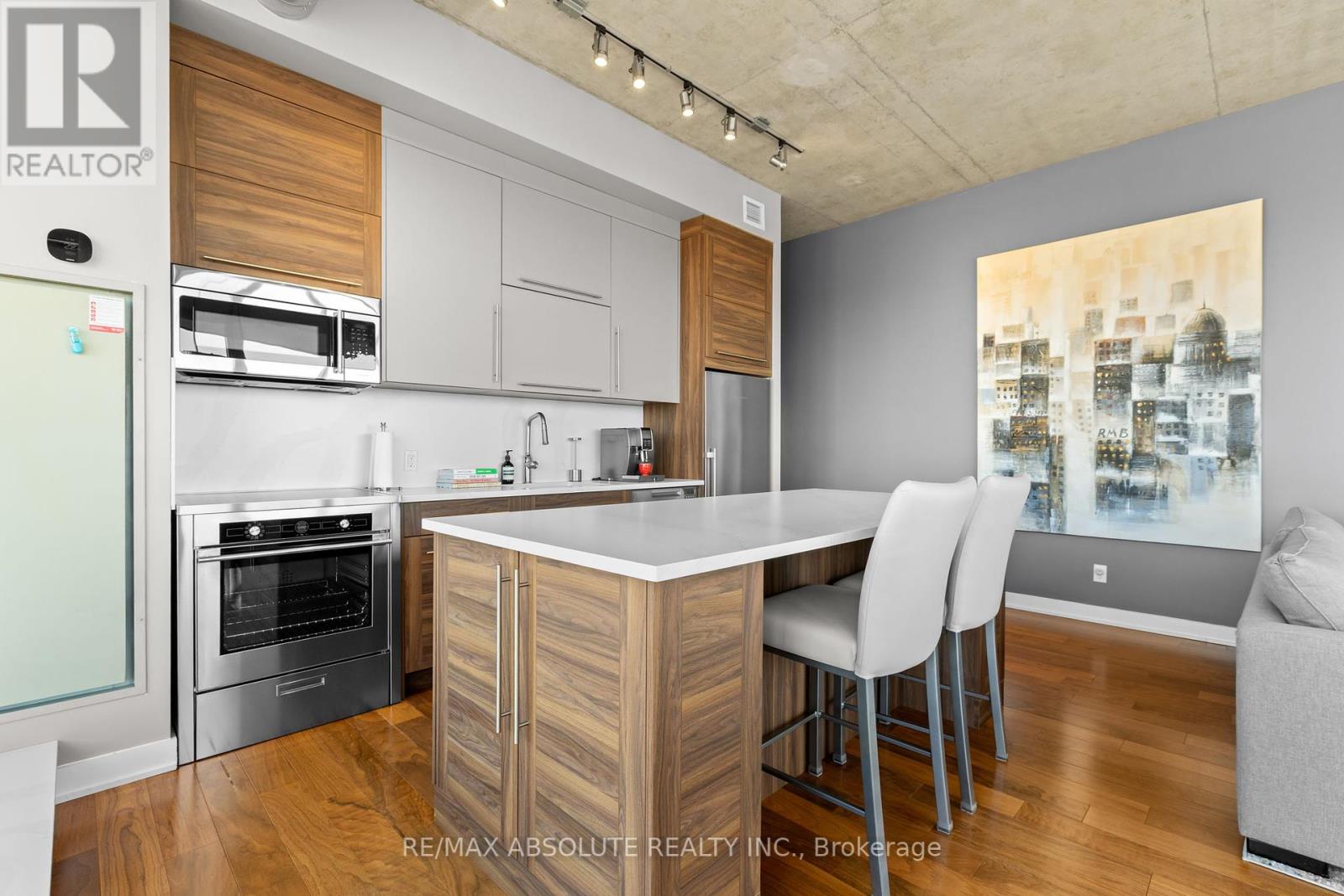 906 - 354 Gladstone Avenue