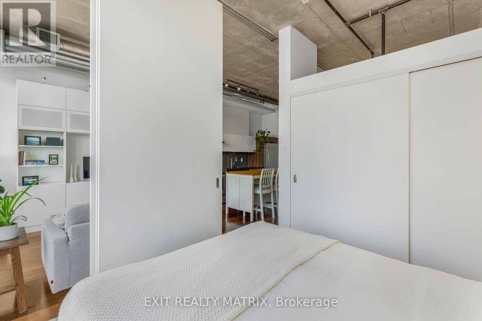 749 - 340 Mcleod Street