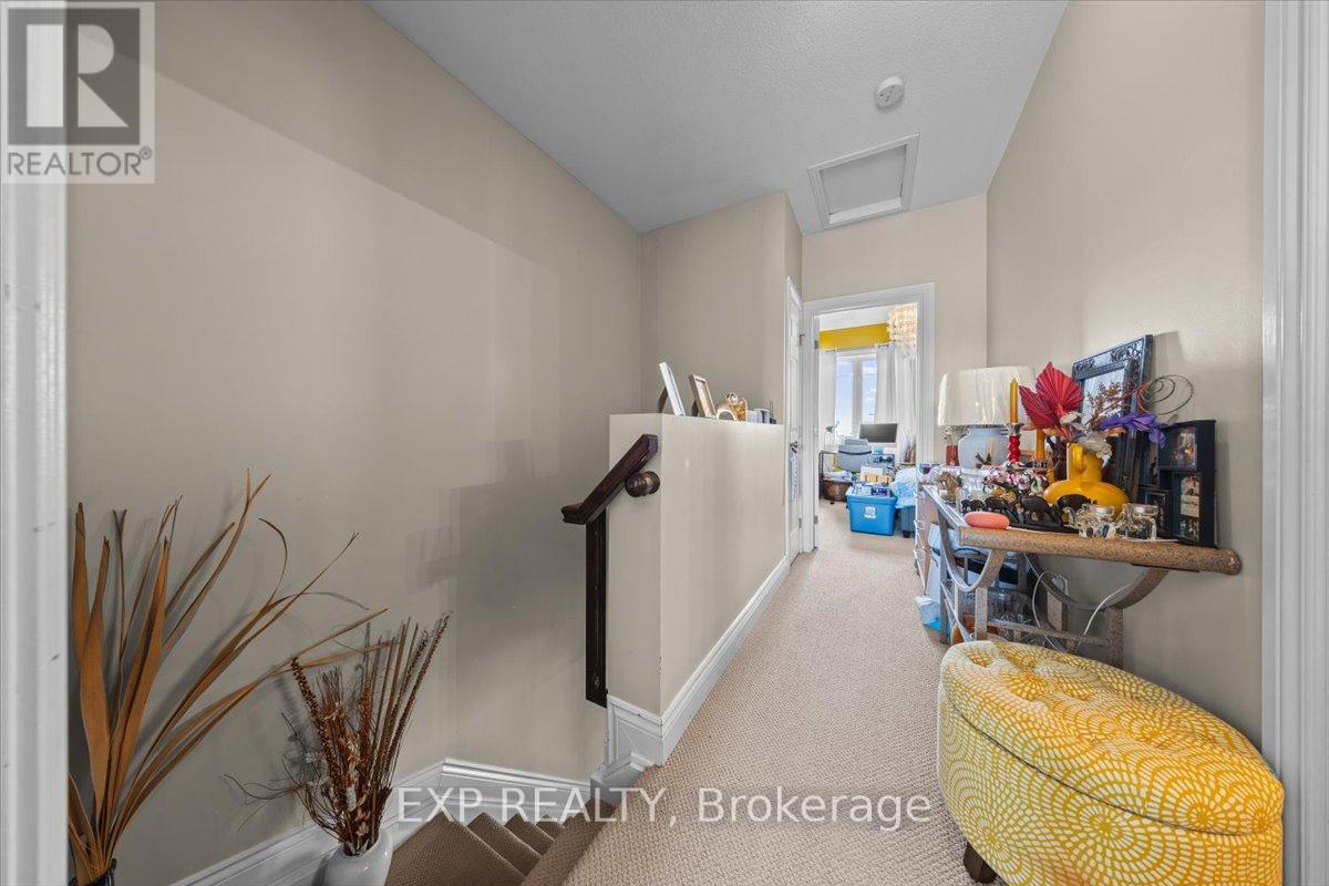 290 Espin Heights