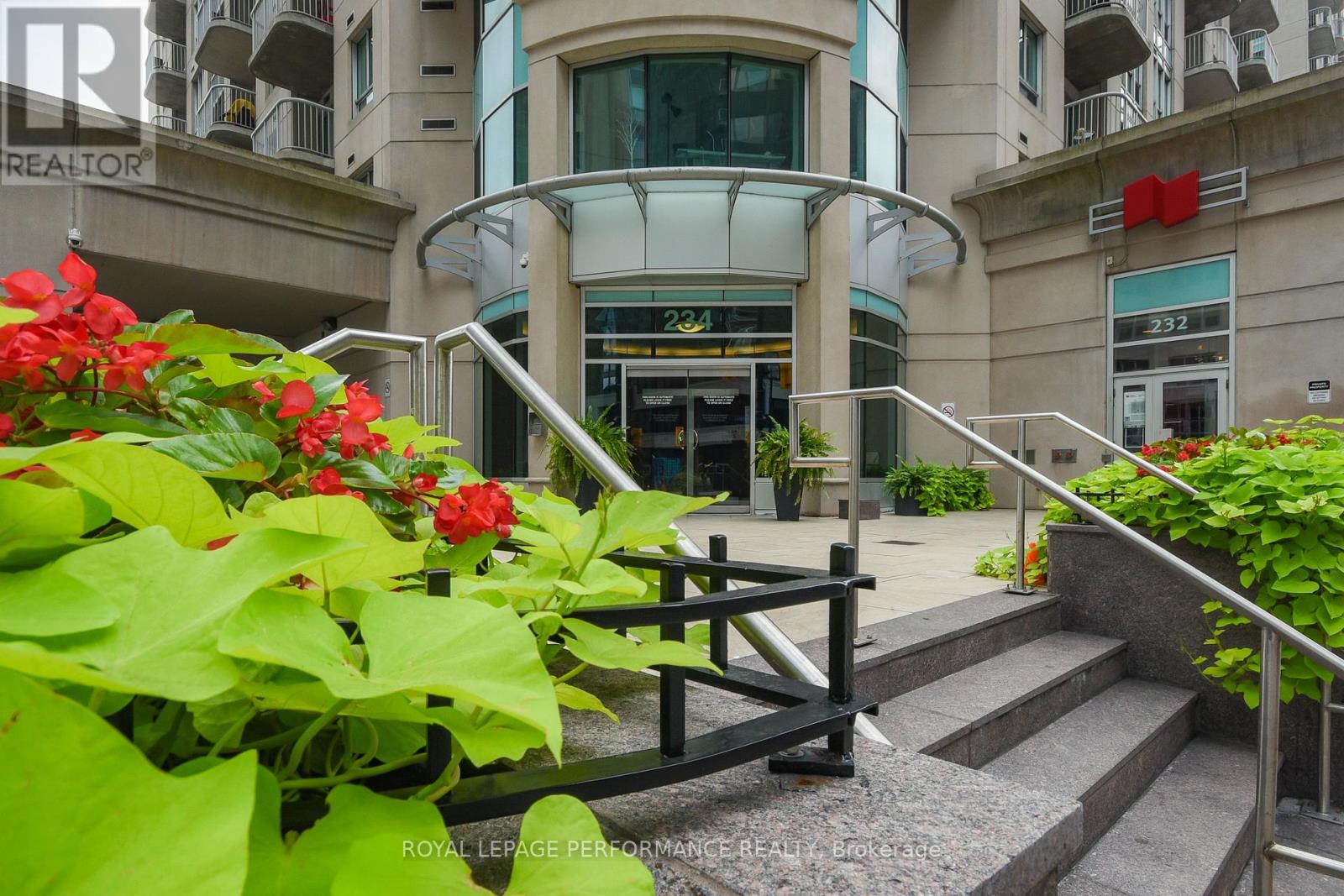 1107 - 234 Rideau Street