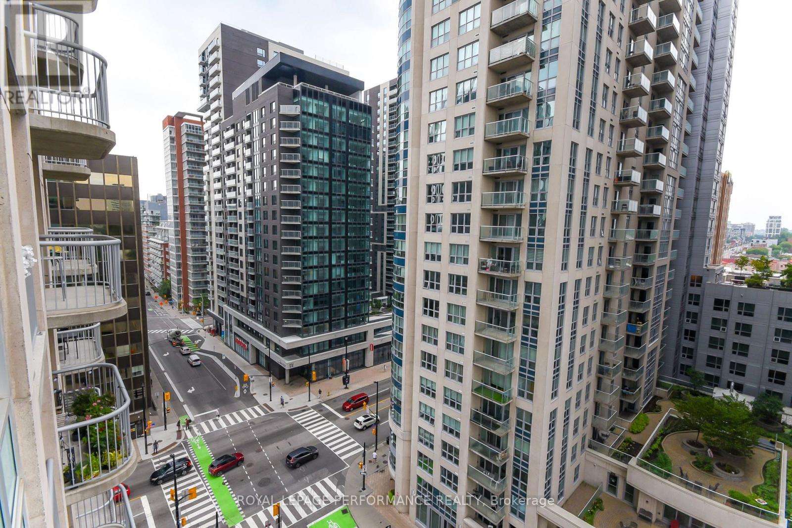1107 - 234 Rideau Street