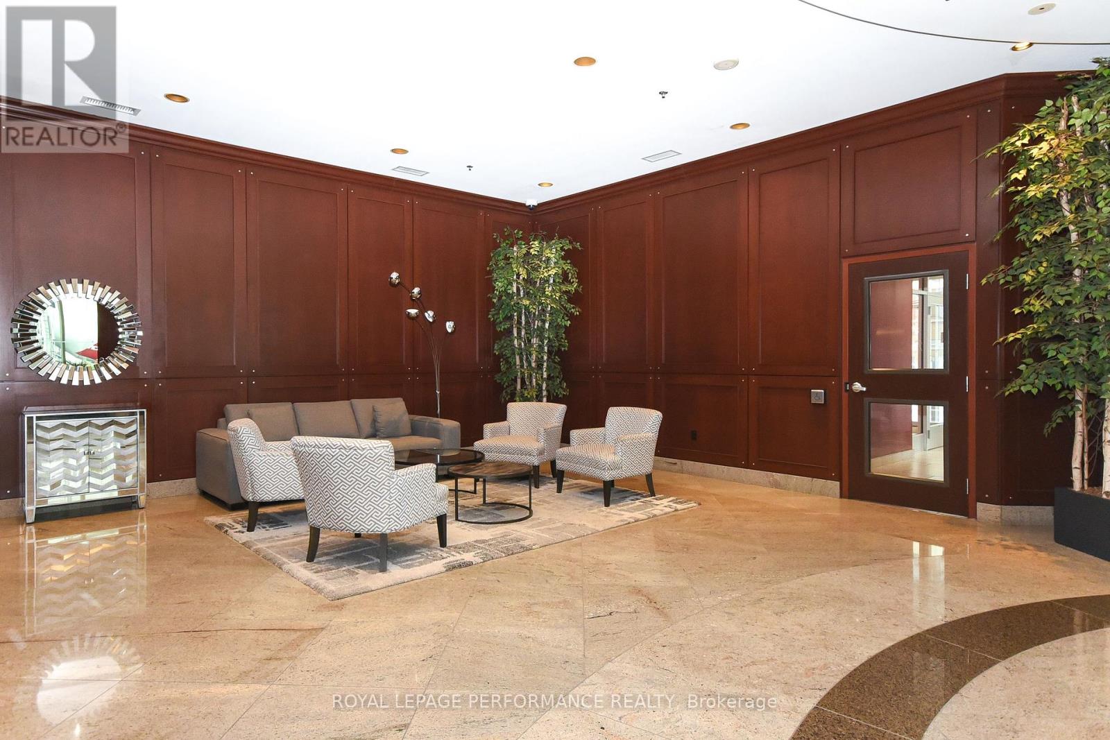 1107 - 234 Rideau Street